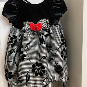 Black gingham bottomed toddler/infant dress